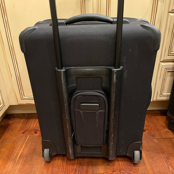 Briggs & Riley Carry-On 18-19” Expandable Spinner - nearly perfect condition - Picture 2 of 13